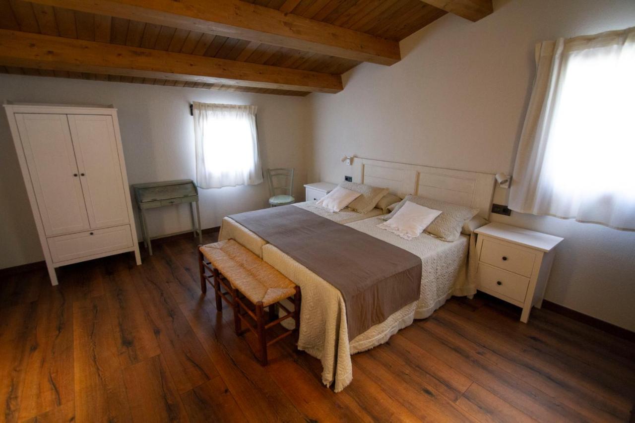 Villa La Creu De La Pinya Berga Exterior foto